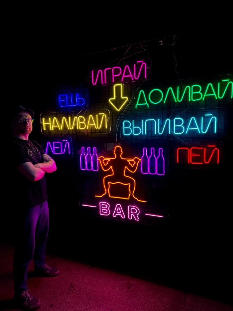 Серия из восьми неоновых вывесок для бара Литрбол